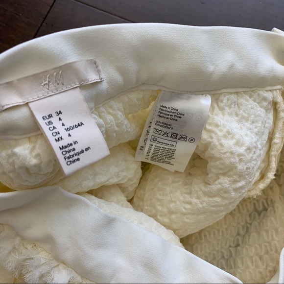 H&M ruffle skirt - Picture 2 of 3